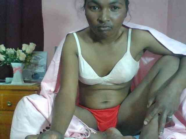 Raissa-Suan webcam