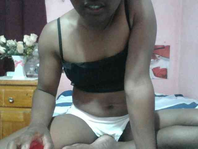 Raissa-Suan webcam