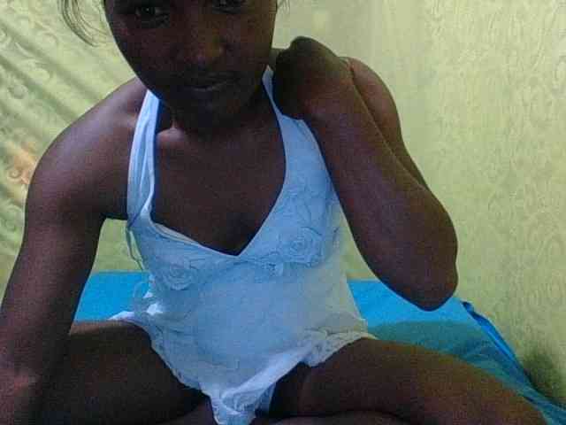 Raissa-Suan webcam