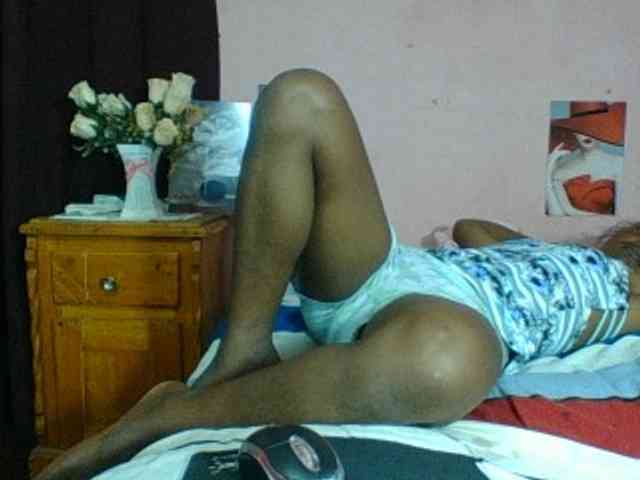 Raissa-Suan webcam
