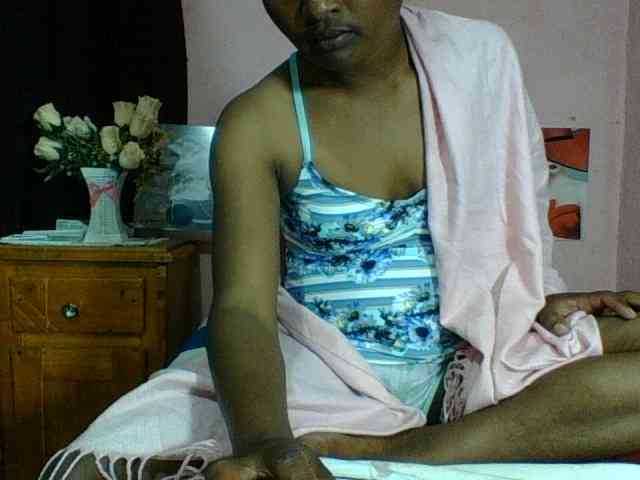 Raissa-Suan webcam
