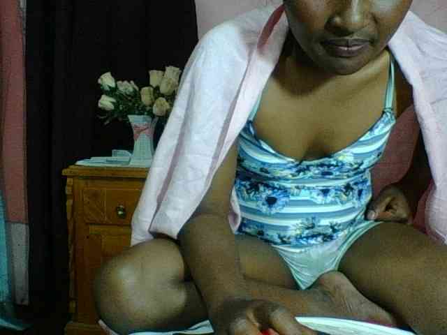 Raissa-Suan webcam