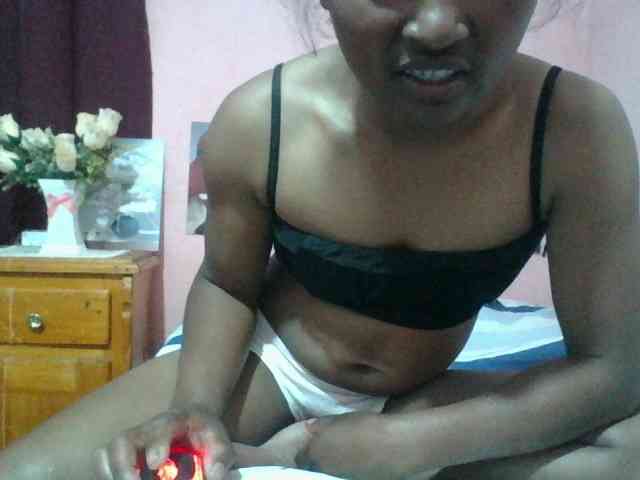 Raissa-Suan webcam