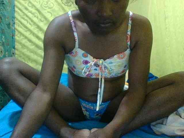 Raissa-Suan webcam