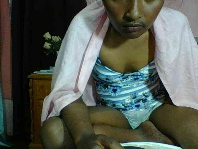 Raissa-Suan webcam