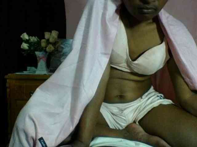 Raissa-Suan webcam