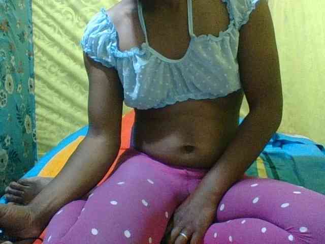 Raissa-Suan webcam