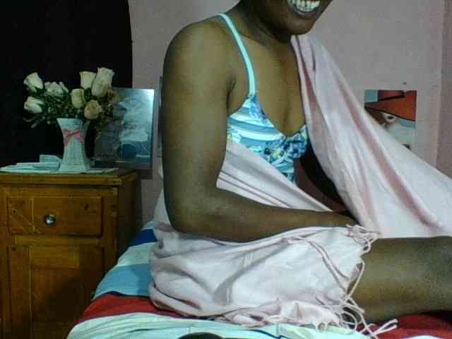 Raissa-Suan webcam