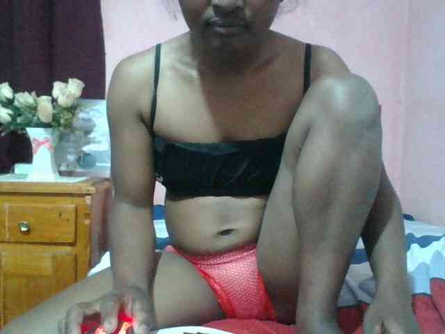 Raissa-Suan webcam