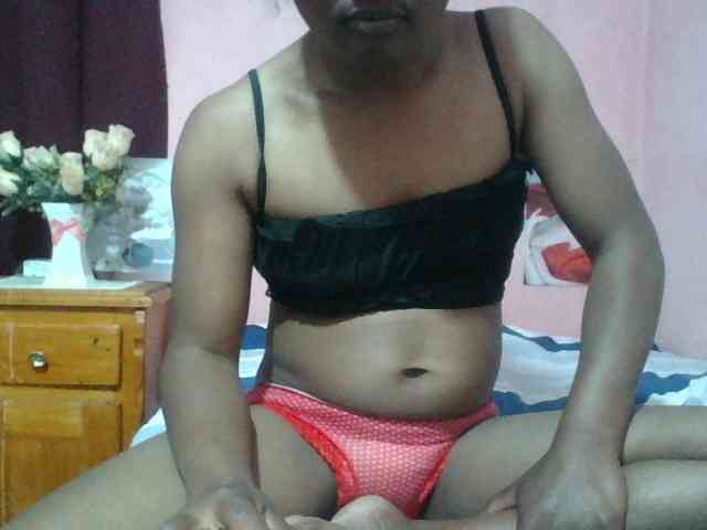 Raissa-Suan webcam