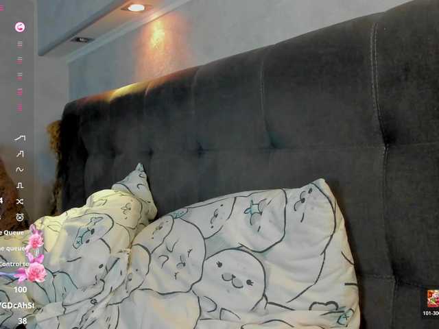 Emily-Lews live cam on BongaCams