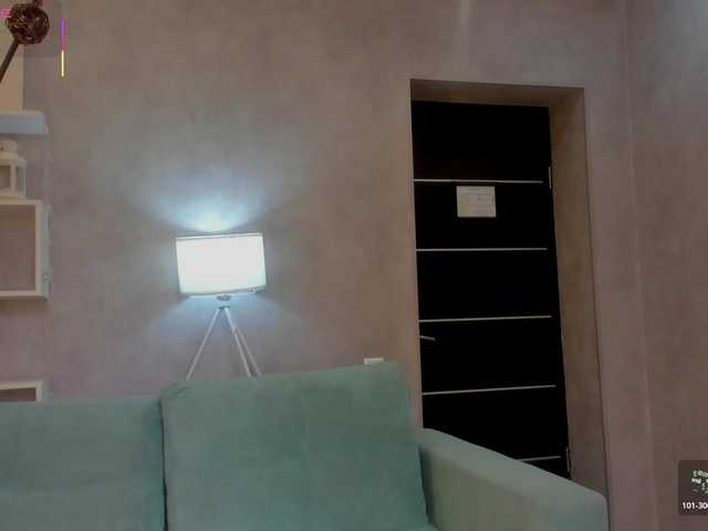 Emily-Lews live cam on BongaCams
