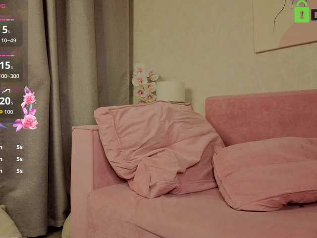 Emily-Lews live cam on BongaCams