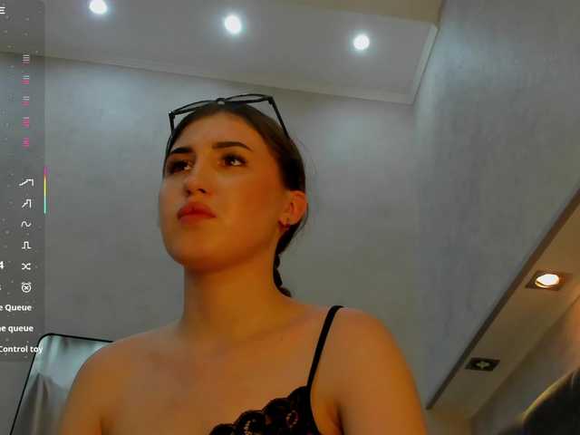 Emily-Lews live cam on BongaCams