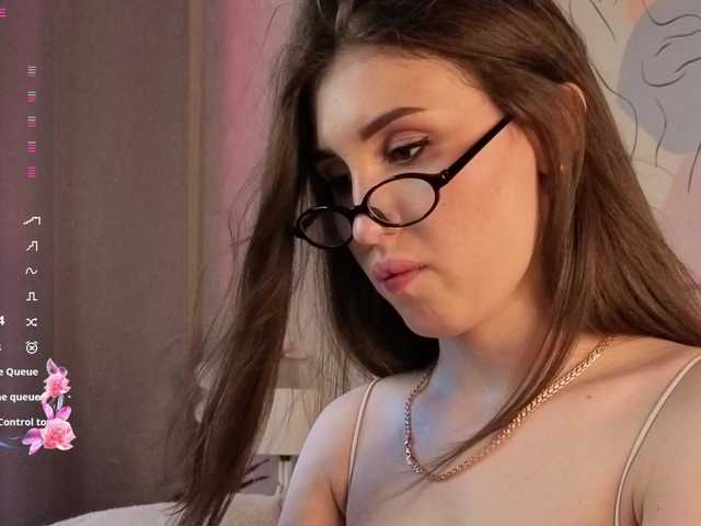 Emily-Lews live cam on BongaCams