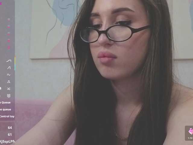 Emily-Lews live cam on BongaCams