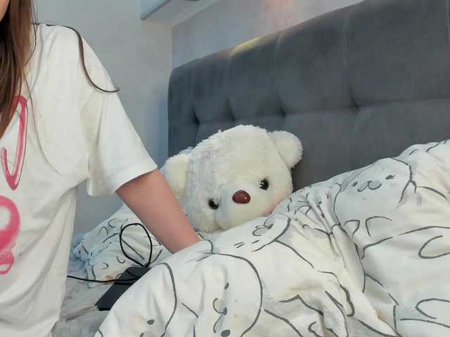 Emily-Lews live cam on BongaCams