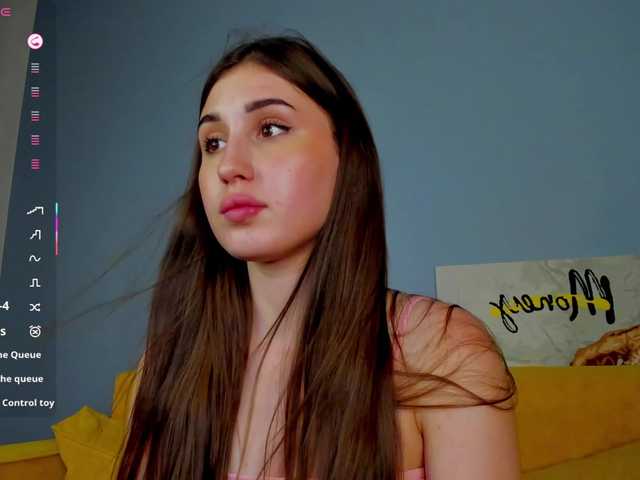 Emily-Lews live cam on BongaCams