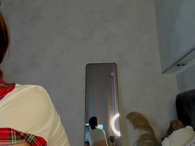 Emily-Lews live cam on BongaCams