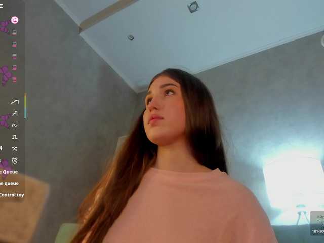 Emily-Lews live cam on BongaCams