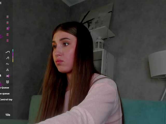 Emily-Lews live cam on BongaCams
