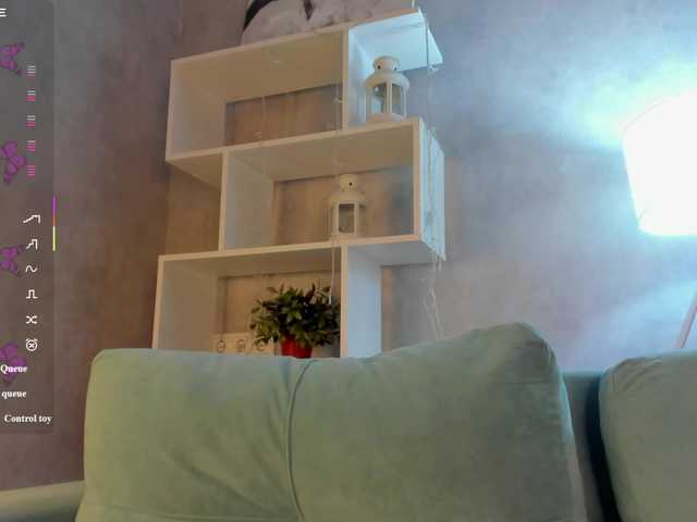 Emily-Lews live cam on BongaCams