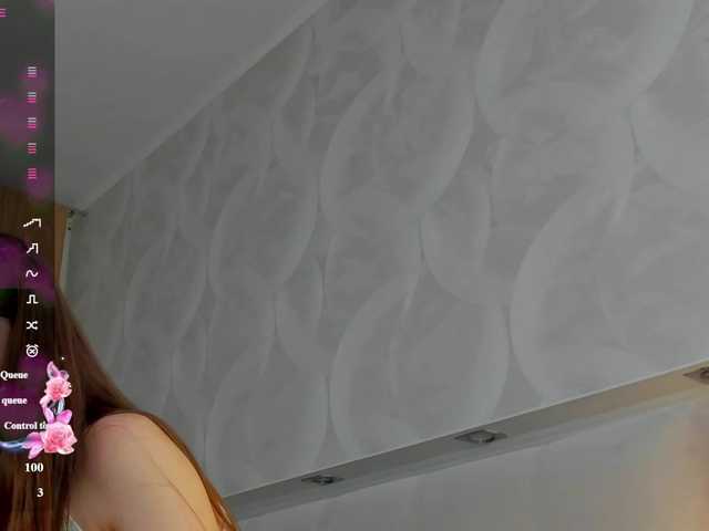 Emily-Lews live cam on BongaCams