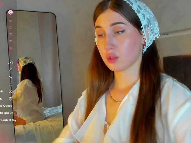 Emily-Lews live cam on BongaCams