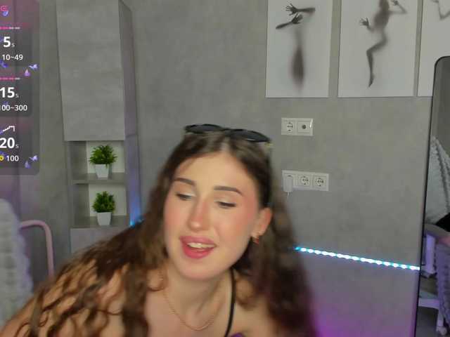 Emily-Lews's BongaCams show and profile