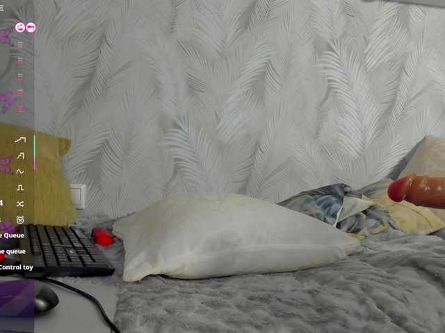 Emily-Lews live cam on BongaCams