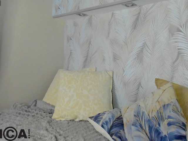 Emily-Lews live cam on BongaCams
