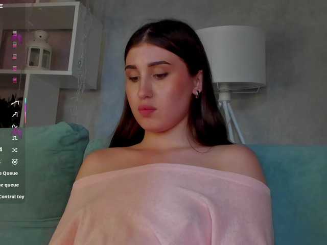 Emily-Lews live cam on BongaCams