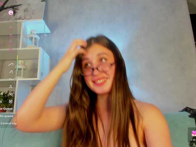 Emily-Lews live cam on BongaCams