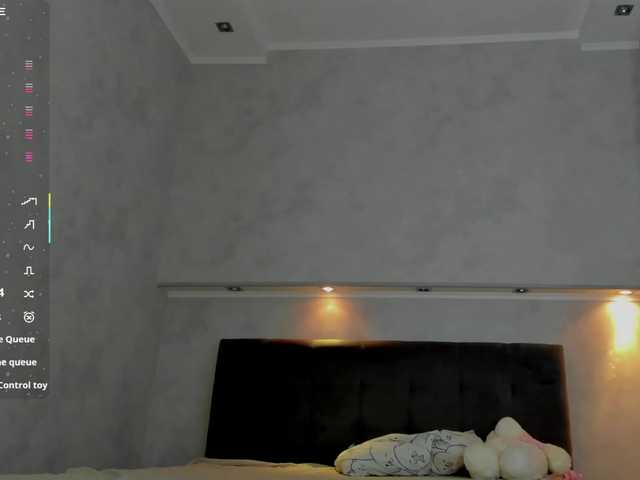 Emily-Lews live cam on BongaCams