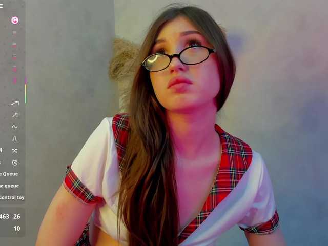 Emily-Lews live cam on BongaCams