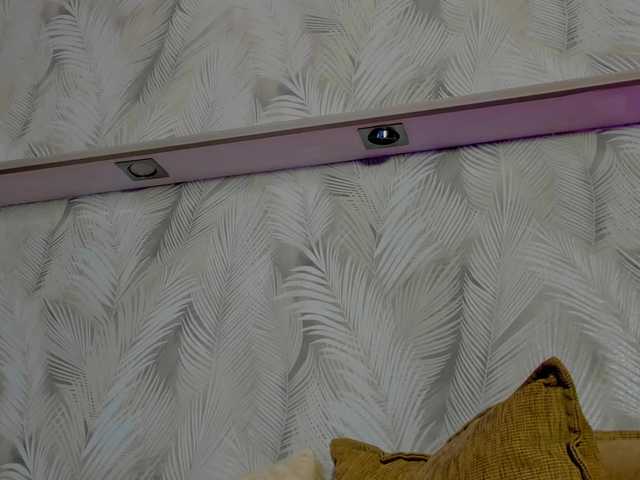 Emily-Lews live cam on BongaCams