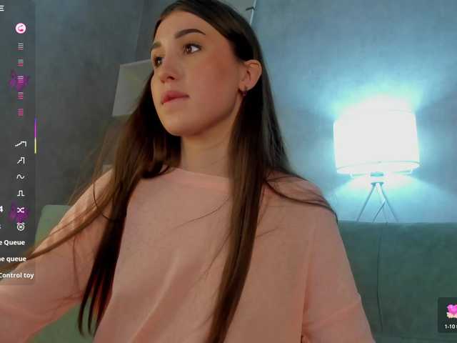 Emily-Lews live cam on BongaCams