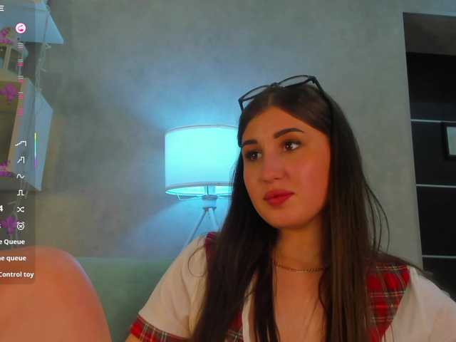 Emily-Lews live cam on BongaCams