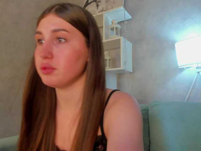 Emily-Lews live cam on BongaCams