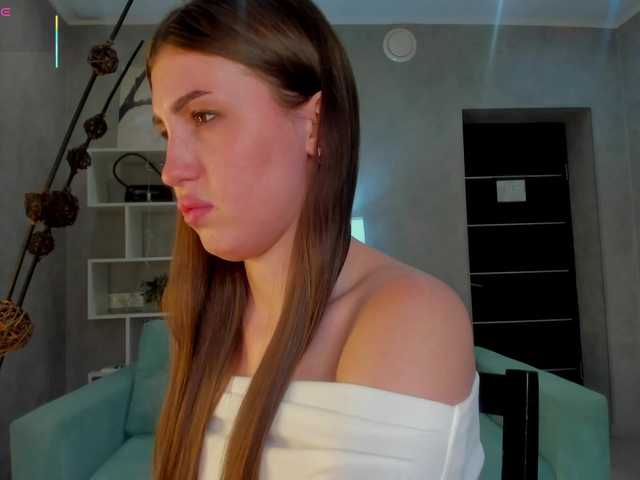 Emily-Lews live cam on BongaCams