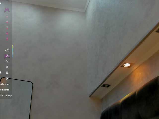 Emily-Lews live cam on BongaCams