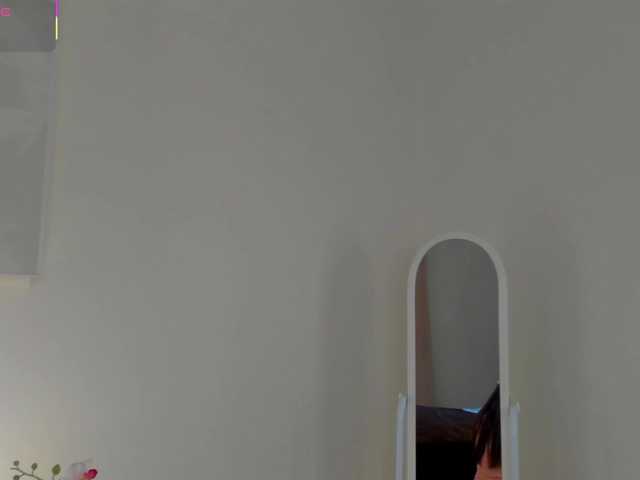 Emily-Lews live cam on BongaCams