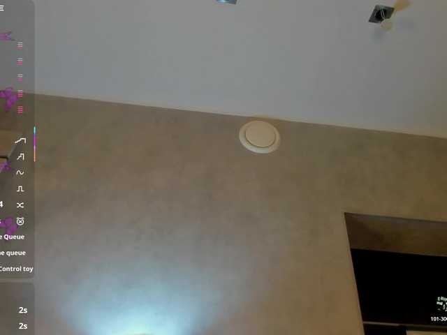Emily-Lews live cam on BongaCams
