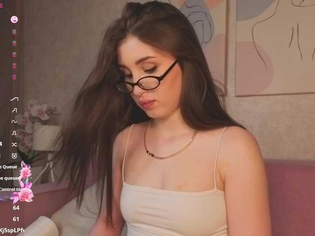 Emily-Lews live cam on BongaCams
