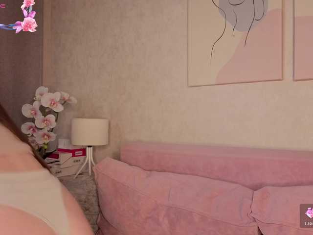 Emily-Lews live cam on BongaCams