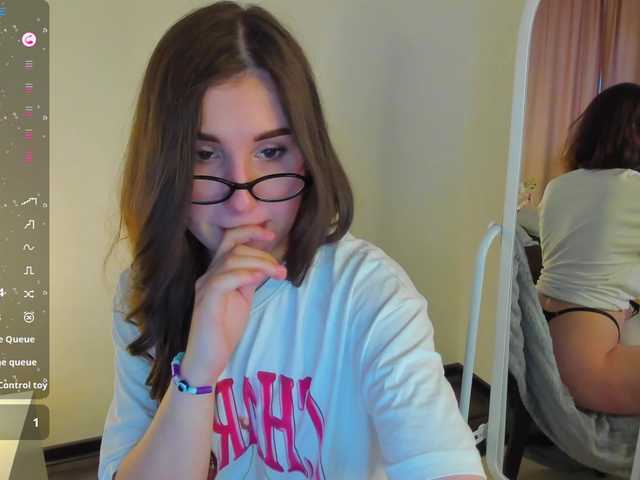 Emily-Lews webcam
