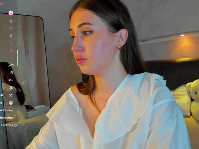 Emily-Lews live cam on BongaCams