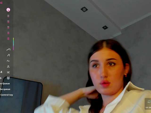 Emily-Lews live cam on BongaCams