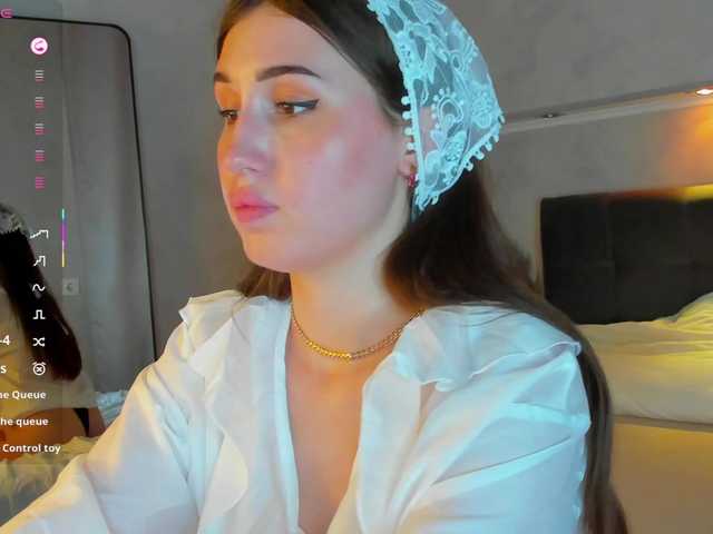 Emily-Lews live cam on BongaCams