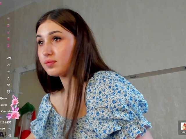 Emily-Lews live cam on BongaCams
